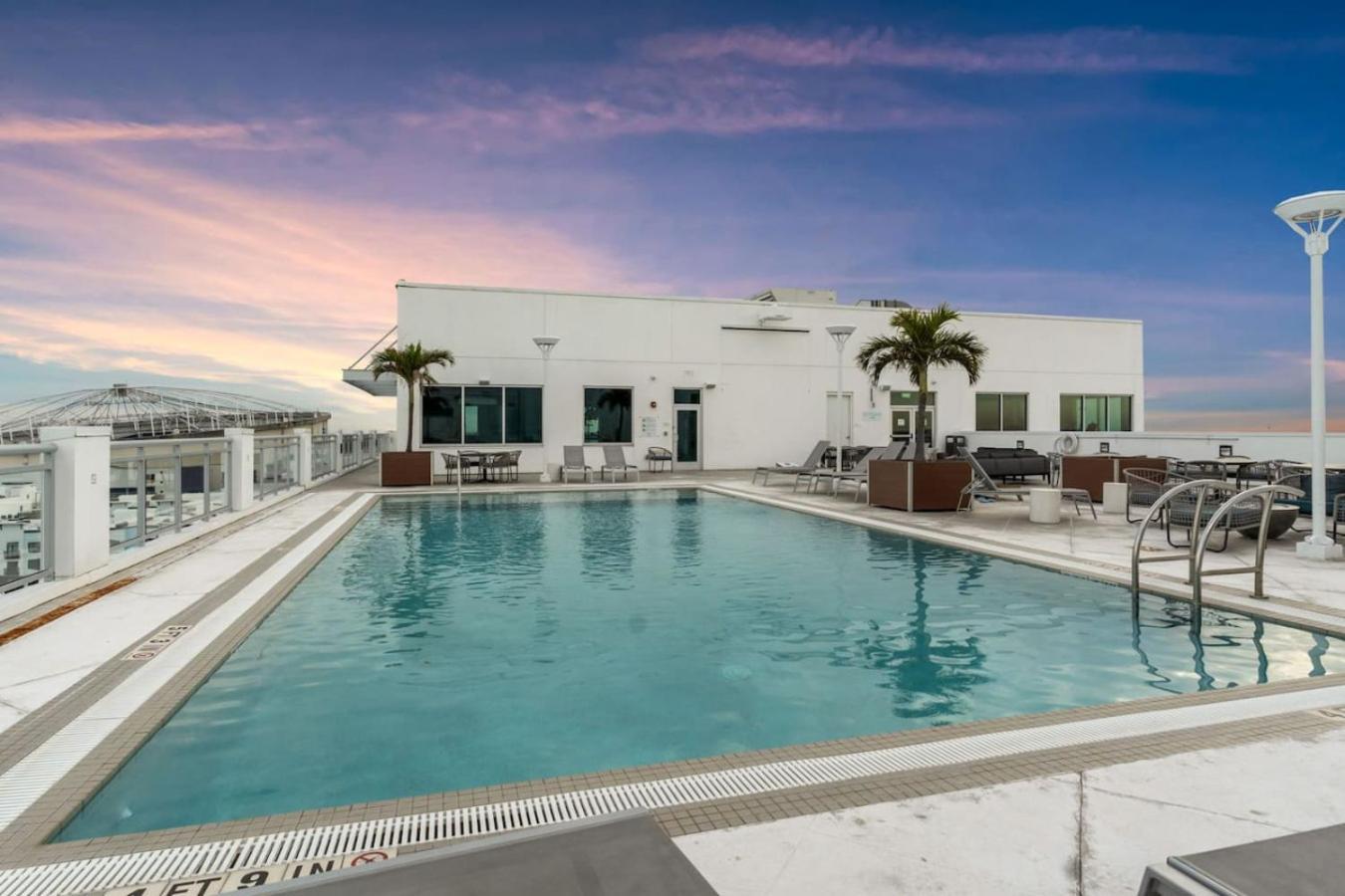 Modern 2 Bed Getaway Steps From Tropicana Field St. Petersburg Eksteriør bilde