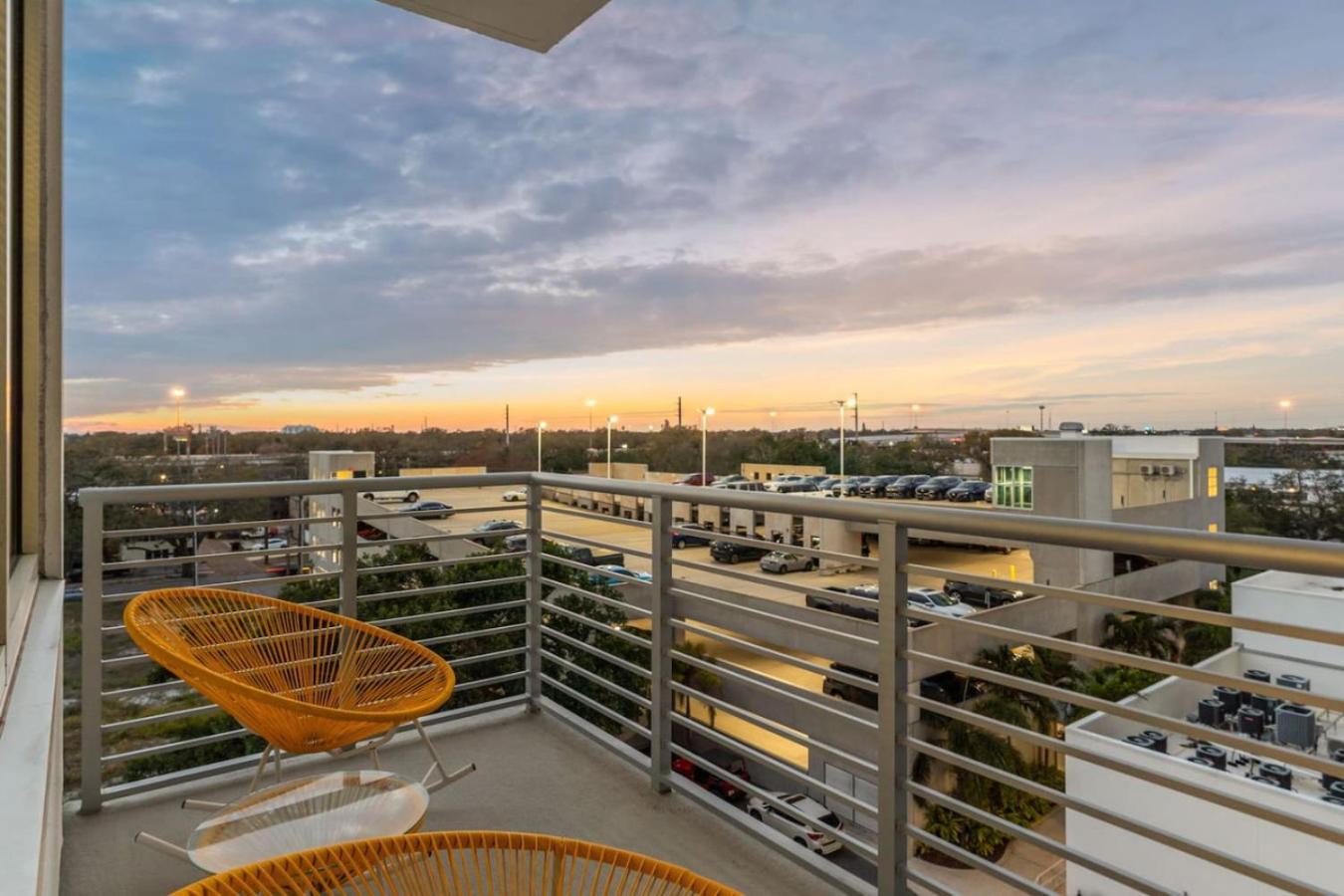 Modern 2 Bed Getaway Steps From Tropicana Field St. Petersburg Eksteriør bilde
